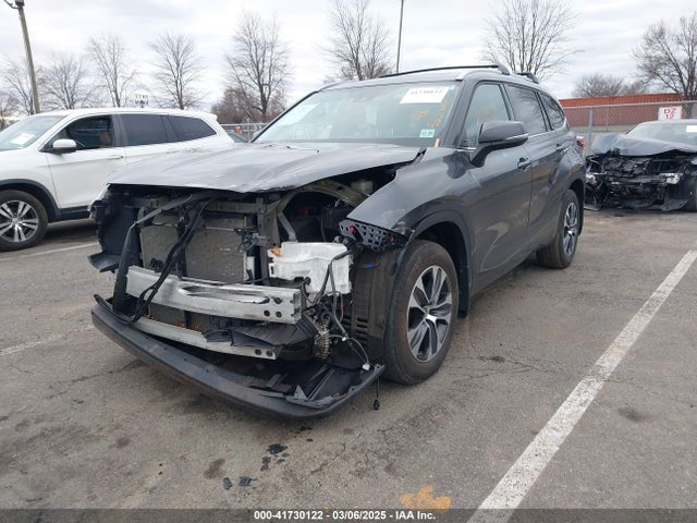 5TDHZRBH8NS594485 Toyota Highlander Xle