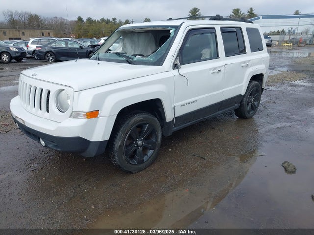 Jeep Patriot Latitude 2014 1C4NJRFB7ED630274 Image 2