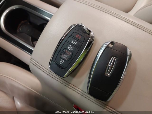 5LMCJ3D9XKUL17812 Lincoln Mkc Reserve