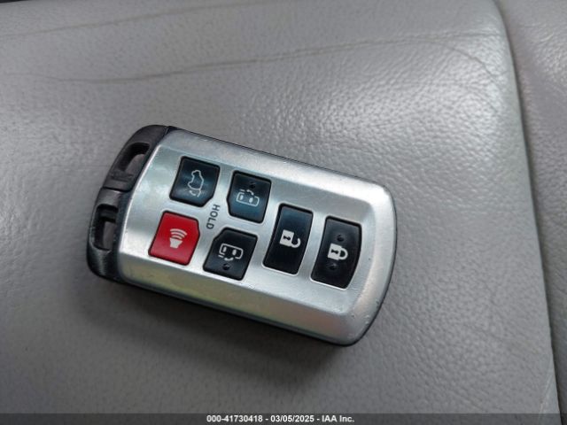 5TDYZ3DCXHS888196 Toyota Sienna Xle 8 Passenger