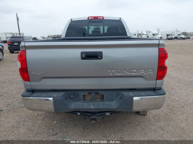 5TFUW5F12EX379093 Toyota Tundra Sr5 5.7l V8