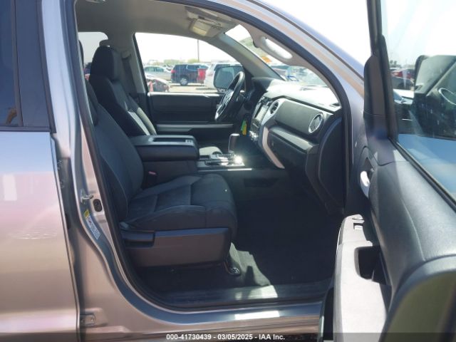 5TFUW5F12EX379093 Toyota Tundra Sr5 5.7l V8