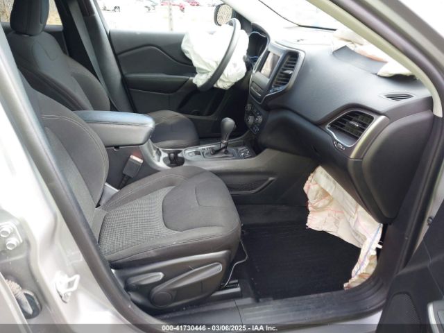 1C4PJLCB7MD126946 Jeep Cherokee Latitude Fwd