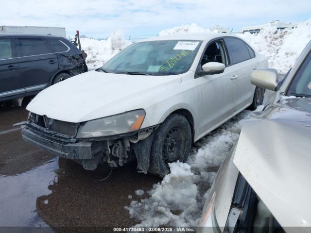 1VWAT7A3XFC061034 Volkswagen Passat 1.8t S
