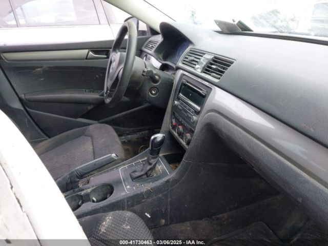 1VWAT7A3XFC061034 Volkswagen Passat 1.8t S