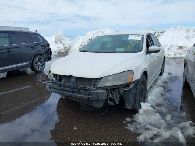 1VWAT7A3XFC061034 Volkswagen Passat 1.8t S
