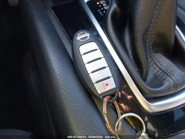 KNMAT2MV4JP517582 Nissan ROGUE SV