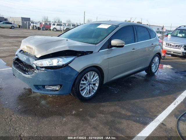 Ford Focus Titanium 2016 1FADP3N29GL256225 Image 2