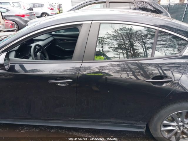 3MZBPAA71NM307765 Mazda Mazda3 2.0