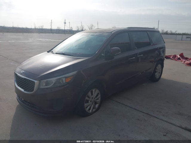 KIA SEDONA LX 2015 KNDMB5C18F6032973 Image 2
