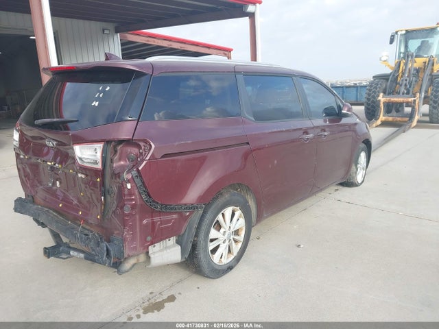KIA SEDONA LX 2015 KNDMB5C18F6032973 Image 4