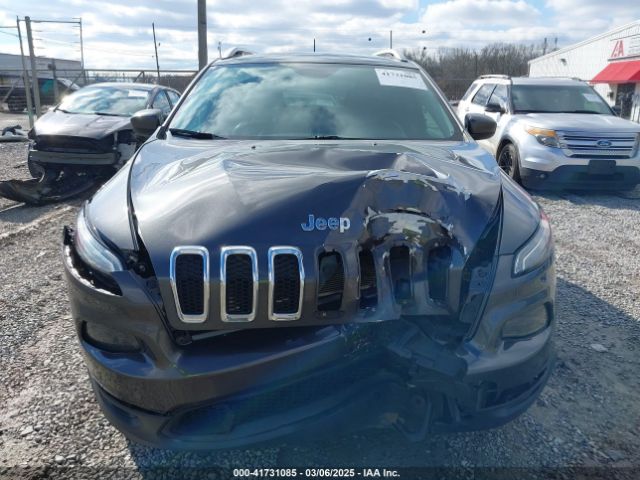 1C4PJLLXXJD606504 Jeep Cherokee Latitude Plus Fwd