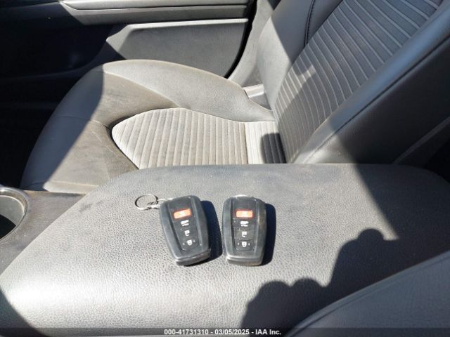 4T1B11HKXKU772384 Toyota CAMRY SE
