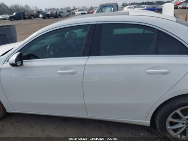WDD3G4EB6KW020804 Mercedes-Benz A 220
