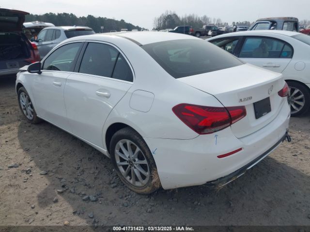 WDD3G4EB6KW020804 Mercedes-Benz A 220