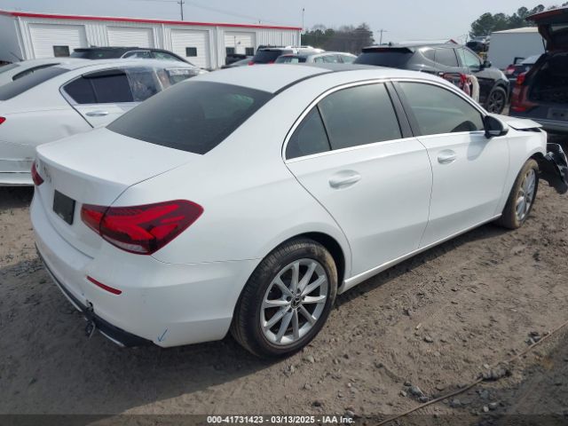 WDD3G4EB6KW020804 Mercedes-Benz A 220