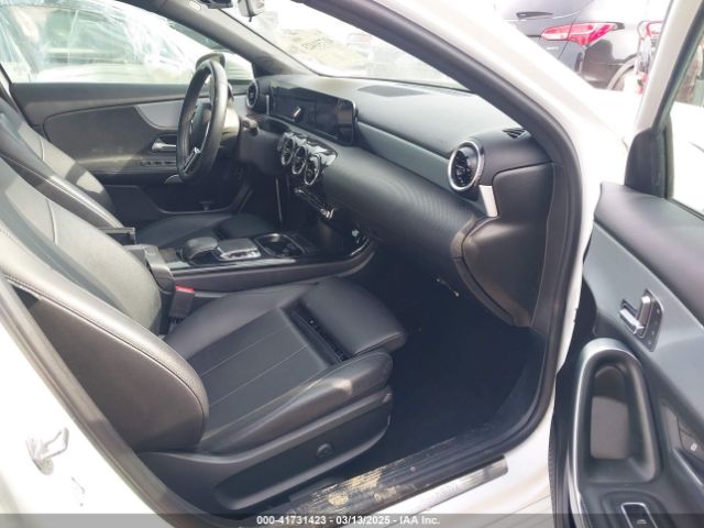 WDD3G4EB6KW020804 Mercedes-Benz A 220