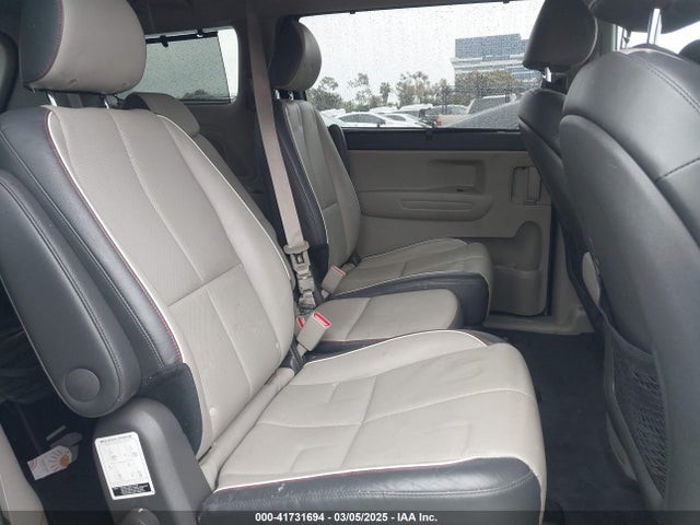 KNDMB5C18J6367062 KIA SEDONA LX
