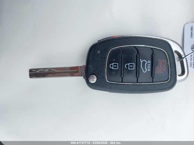 KM8J33A48HU276120 Hyundai TUCSON SE