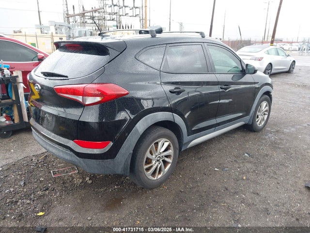 KM8J33A48HU276120 Hyundai TUCSON SE