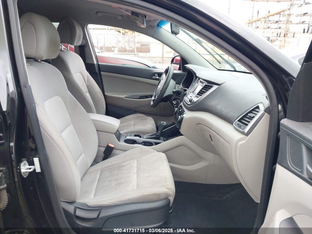 KM8J33A48HU276120 Hyundai TUCSON SE