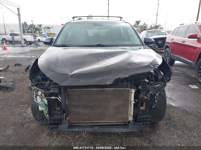 KM8J33A48HU276120 Hyundai TUCSON SE