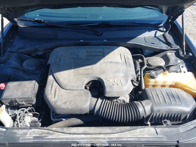 Chrysler 300c Awd 2014 2C3CCAKG5EH216650 Image 10