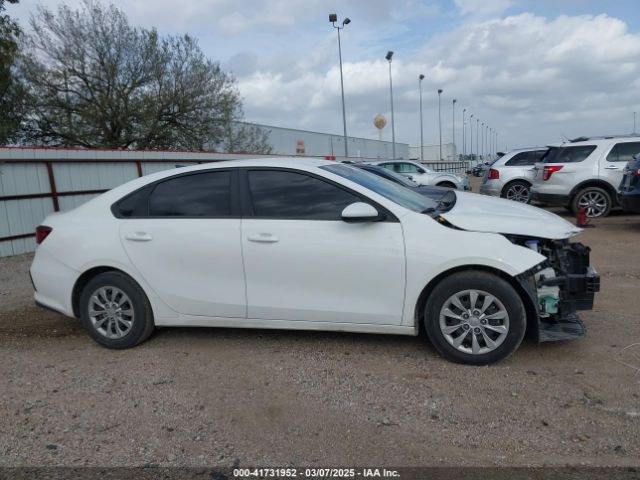 3KPF24AD8ME300461 KIA FORTE FE