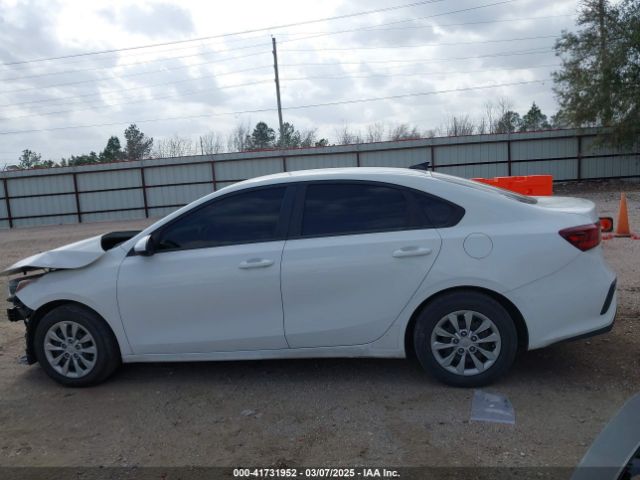 3KPF24AD8ME300461 KIA FORTE FE