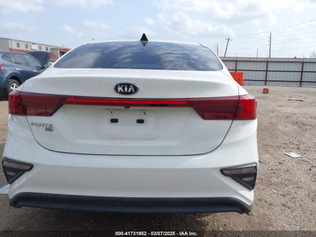 3KPF24AD8ME300461 KIA FORTE FE