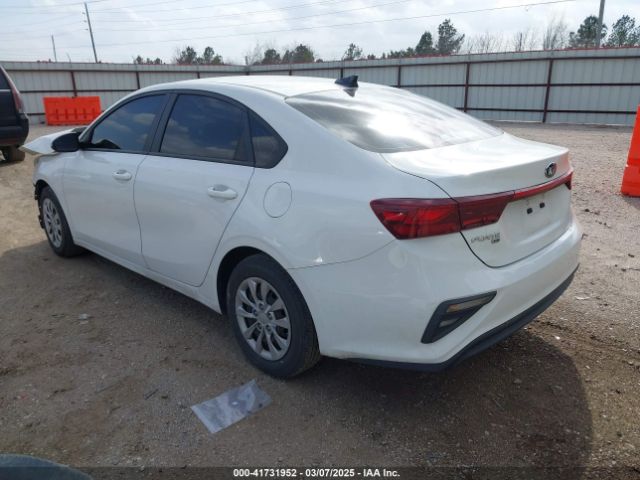 3KPF24AD8ME300461 KIA FORTE FE