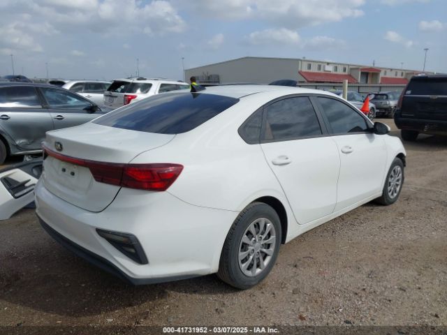 3KPF24AD8ME300461 KIA FORTE FE