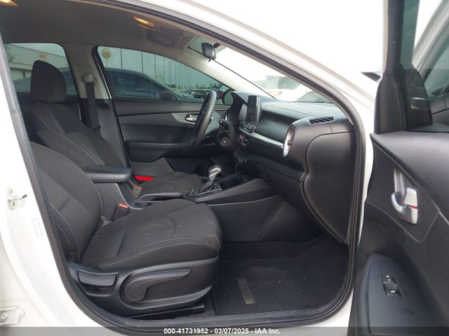 3KPF24AD8ME300461 KIA FORTE FE