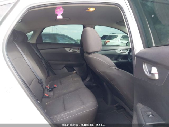 3KPF24AD8ME300461 KIA FORTE FE