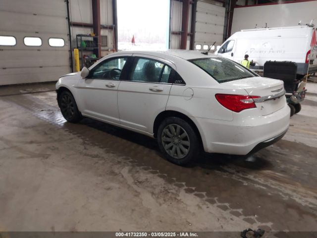 2013 CHRYSLER 200 1C3CCBBB2DN592416 Photo 2
