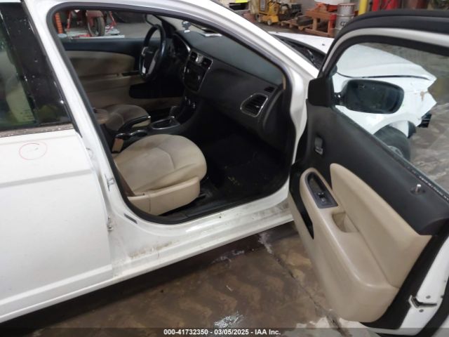 2013 CHRYSLER 200 1C3CCBBB2DN592416 Photo 4