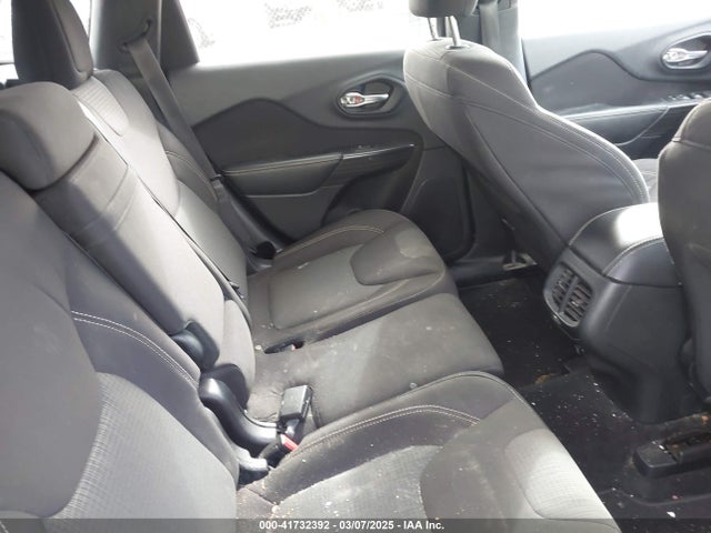 1C4PJLCB1GW135652 Jeep Cherokee Latitude