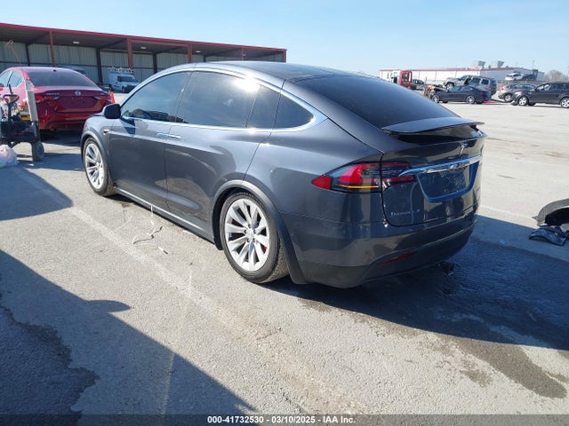 2016 TESLA MODEL X 5YJXCAE46GF028288 Photo 2