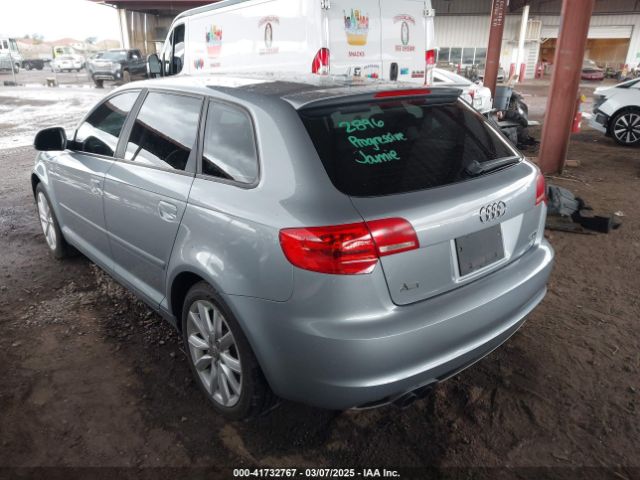 2010 AUDI A3 WAUBEBFM5AA112852 Photo 2
