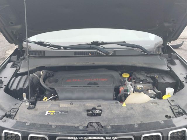3C4NJDBB3JT480371 Jeep Compass Latitude 4x4