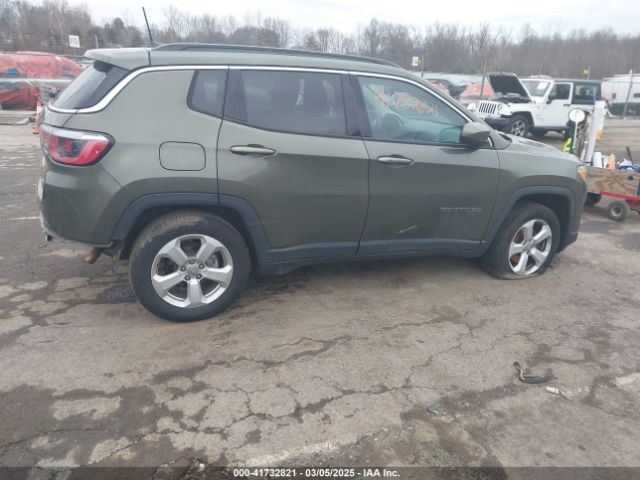 3C4NJDBB3JT480371 Jeep Compass Latitude 4x4