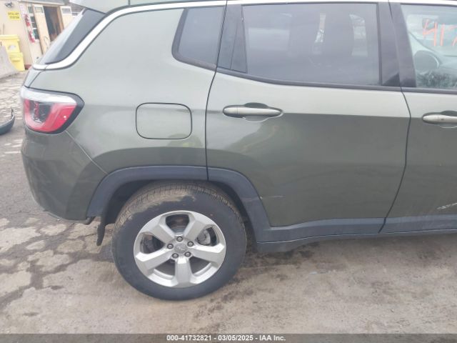 3C4NJDBB3JT480371 Jeep Compass Latitude 4x4