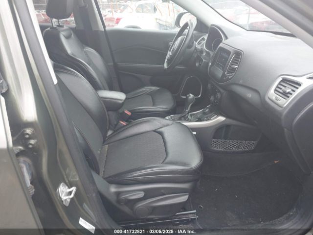 3C4NJDBB3JT480371 Jeep Compass Latitude 4x4