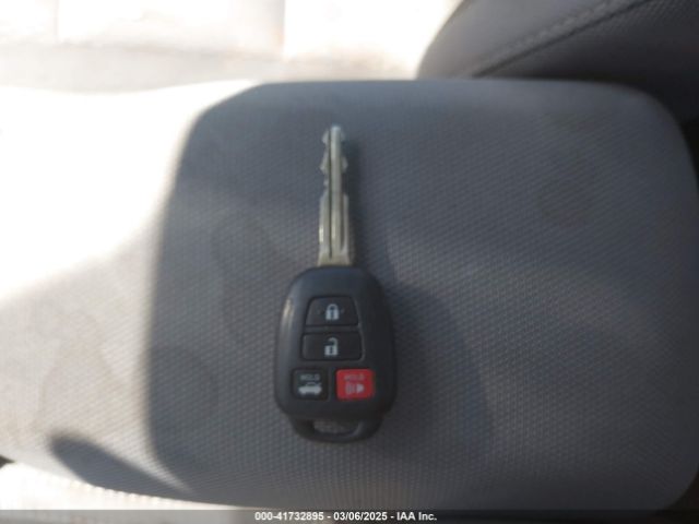 2T1BURHE1JC015700 Toyota COROLLA LE