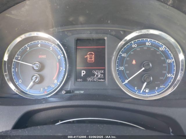 2T1BURHE1JC015700 Toyota COROLLA LE