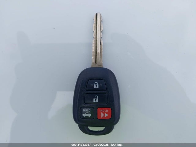 2T1BURHE5JC087886 Toyota COROLLA LE