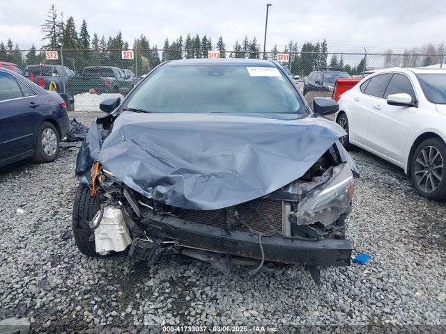 2T1BURHE5JC087886 Toyota COROLLA LE