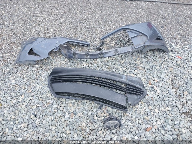 2T1BURHE5JC087886 Toyota COROLLA LE