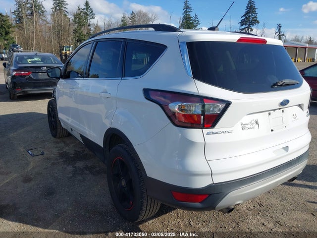 1FMCU9G95HUA63525 Ford ESCAPE SE