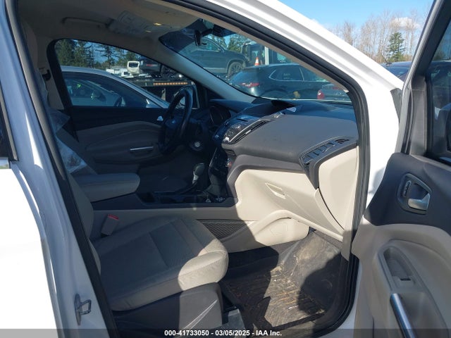 1FMCU9G95HUA63525 Ford ESCAPE SE